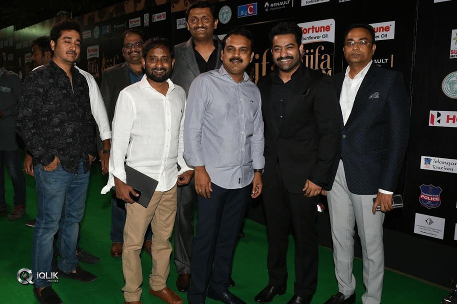 Celebs-At-IIFA-Utsavam-Awards-2017